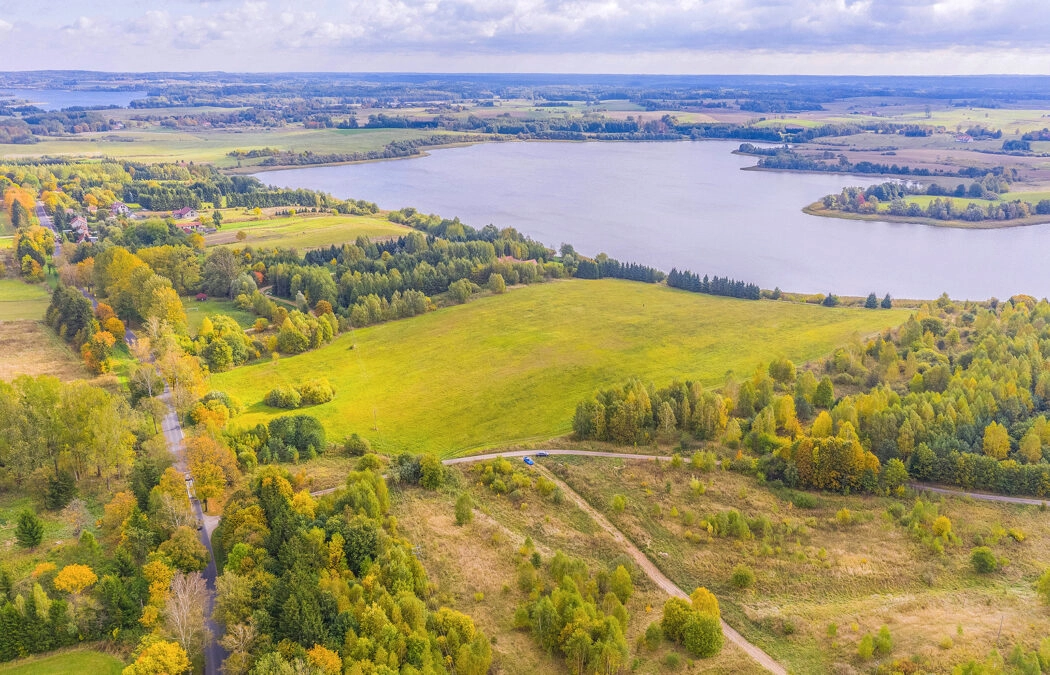 Działka na Mazurach z linią brzegową