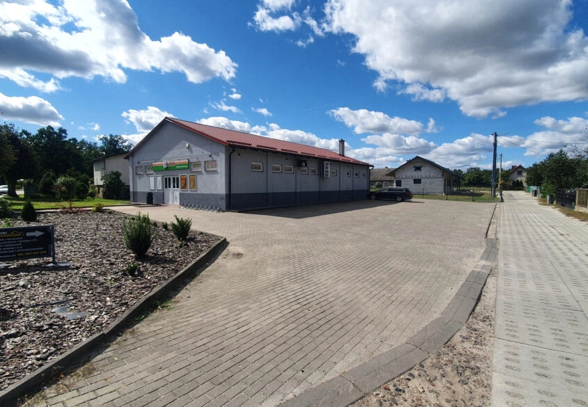 Na wynajem lokal/obiekt z dużym parkingiem