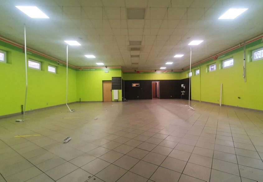 Na wynajem lokal/obiekt z dużym parkingiem