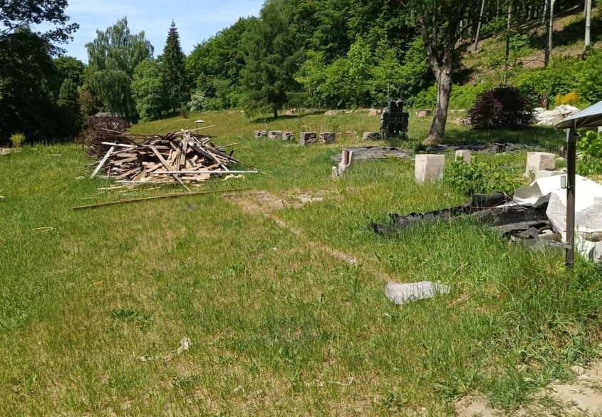 Działka z linią brzegową Jeziora Ostrzyckiego