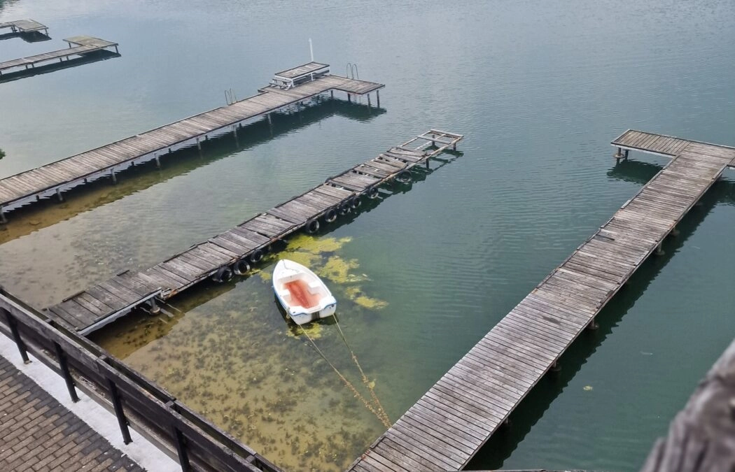 Działka z linią brzegową Jeziora Ostrzyckiego