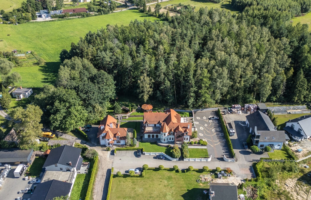 OBIEKT Z SALĄ BANKIETOWĄ ZBYCHOWO