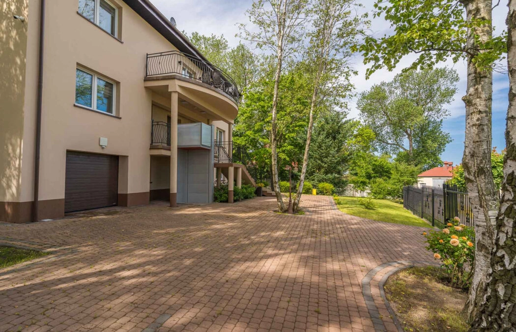 9 apartamentów i 140m2 mieszkalne, 400 m od plaży