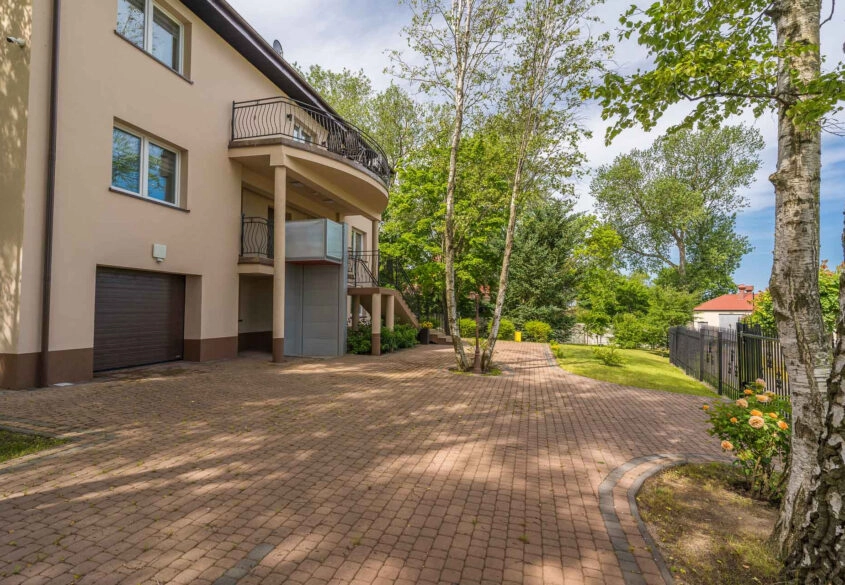 9 apartamentów i 140m2 mieszkalne, 400 m od plaży