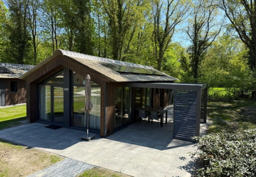 Dom wolnostojący całoroczny, działka o pow. 1012m2