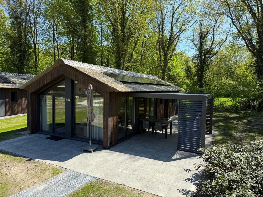Dom wolnostojący całoroczny, działka o pow. 1012m2