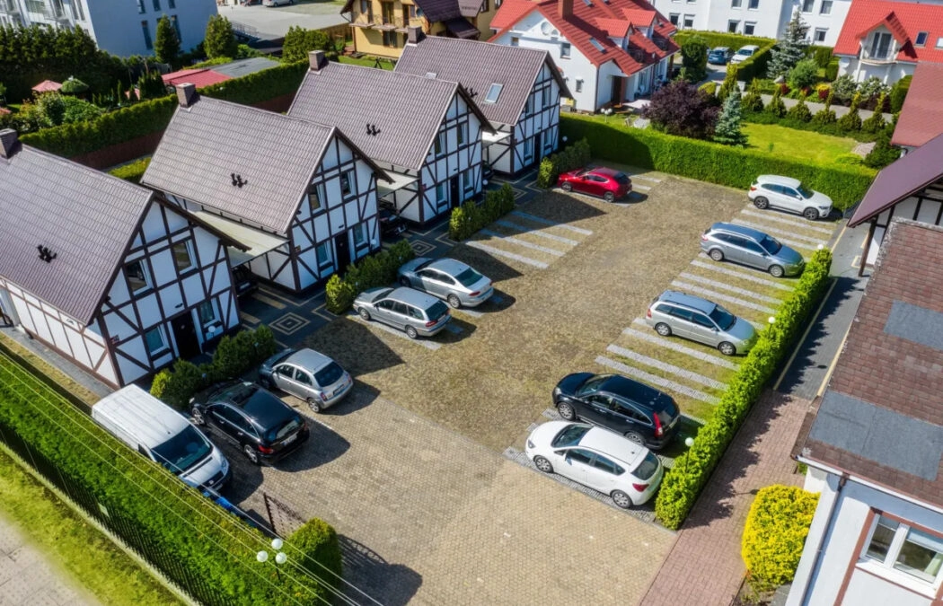 Działający obiekt 16 pokoi+ 4 domy! Białogóra