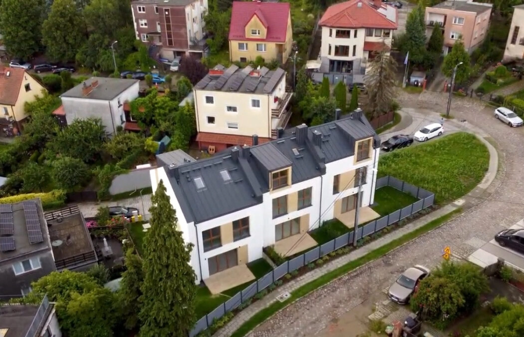 Segment środkowy 5 pokoi, ogródek, garaż