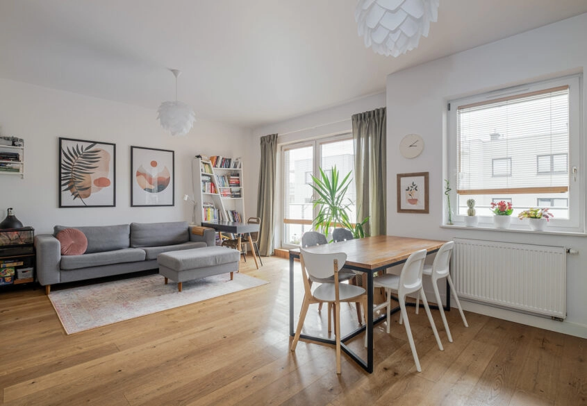 Dwustronne | Zadbane | Msc w hali | Duży balkon
