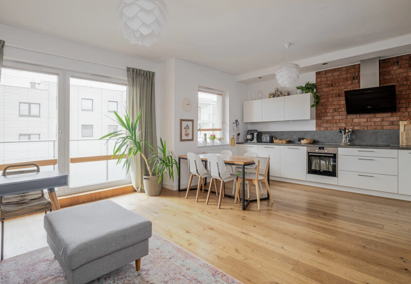 Dwustronne | Zadbane | Msc w hali | Duży balkon