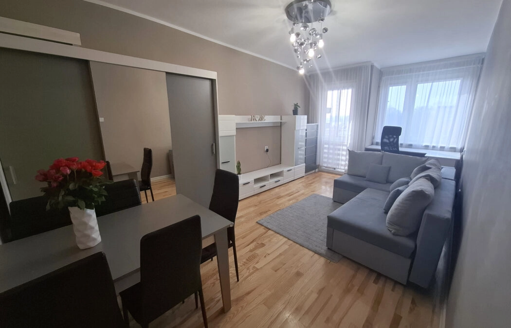 2 pokojowe z oddzielną kuchnią i balkonem !