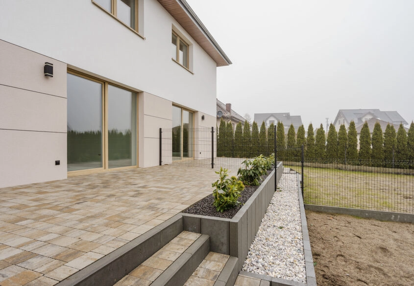 Sprzedam dom w Gowinie - słoneczny ogród