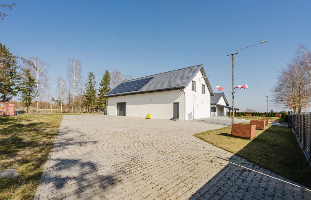 Na wynajem - dom plus budynek pod działalność