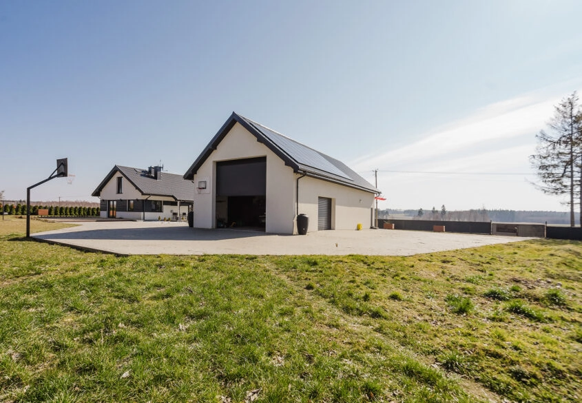 Na wynajem - dom plus budynek pod działalność