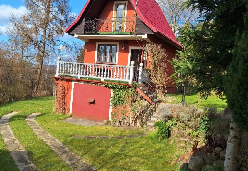 Domek  300 m od jeziora  na Kaszubach / Zajezierze