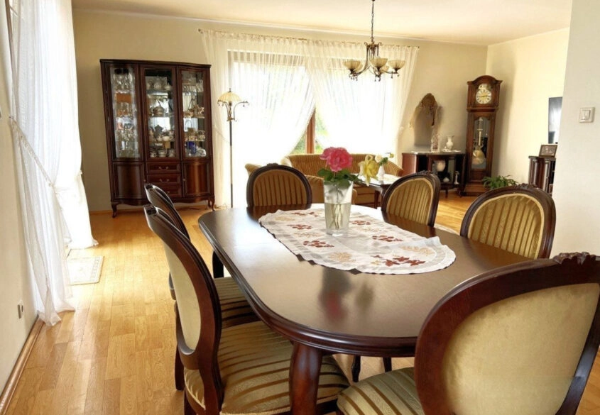 Dom wolnostojący w spokojnej okolicy