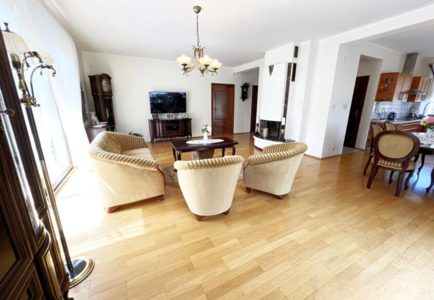 Dom wolnostojący w spokojnej okolicy