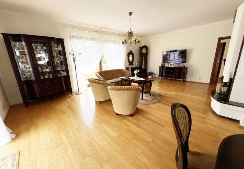 Dom wolnostojący w spokojnej okolicy