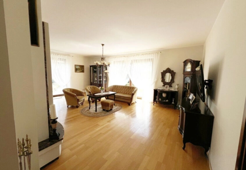 Dom wolnostojący w spokojnej okolicy