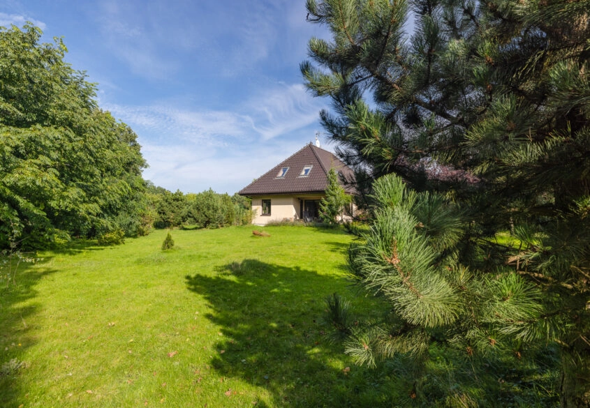Piękny dom z bardzo dużą działką, spokojna okolica