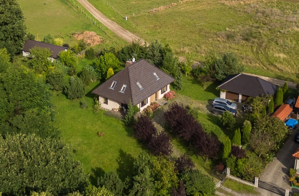 Piękny dom z bardzo dużą działką, spokojna okolica