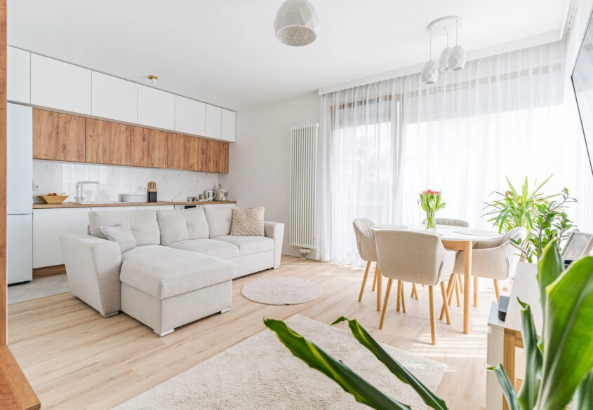 Słoneczny apartament z tarasem 900 metrów od plaży