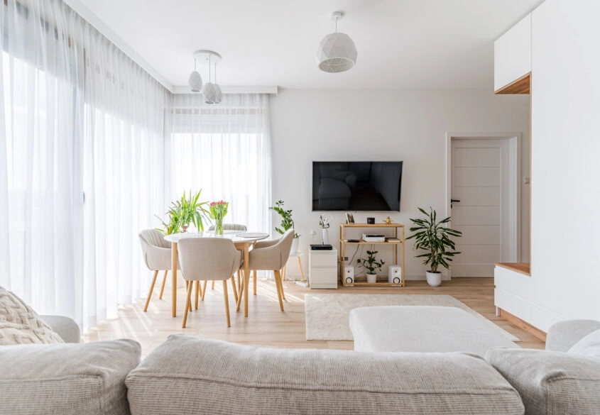 Słoneczny apartament z tarasem 900 metrów od plaży