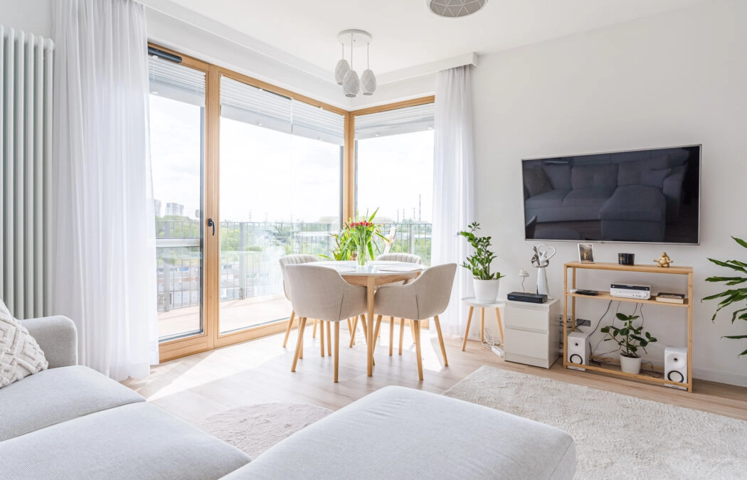 Słoneczny apartament z tarasem 900 metrów od plaży