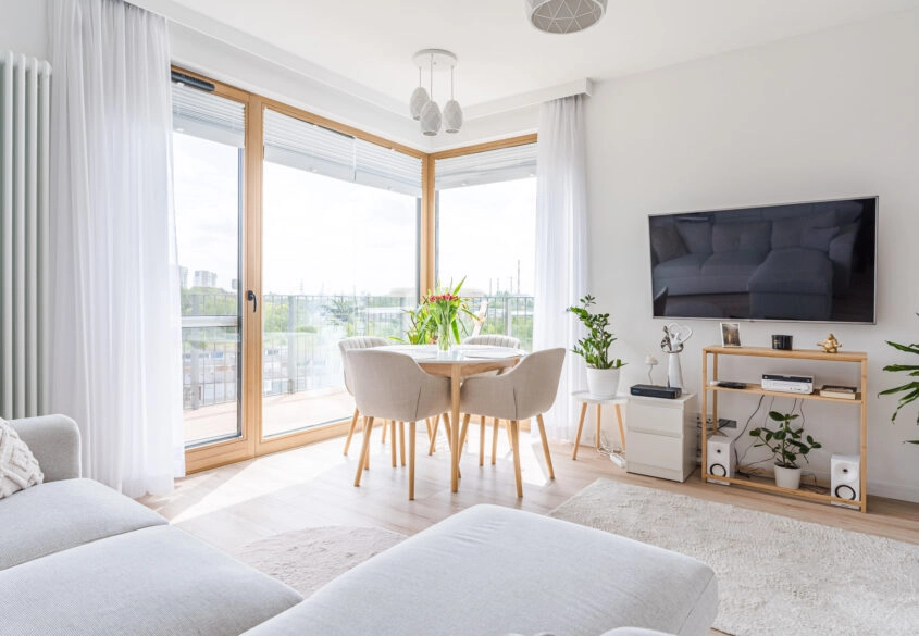 Słoneczny apartament z tarasem 900 metrów od plaży