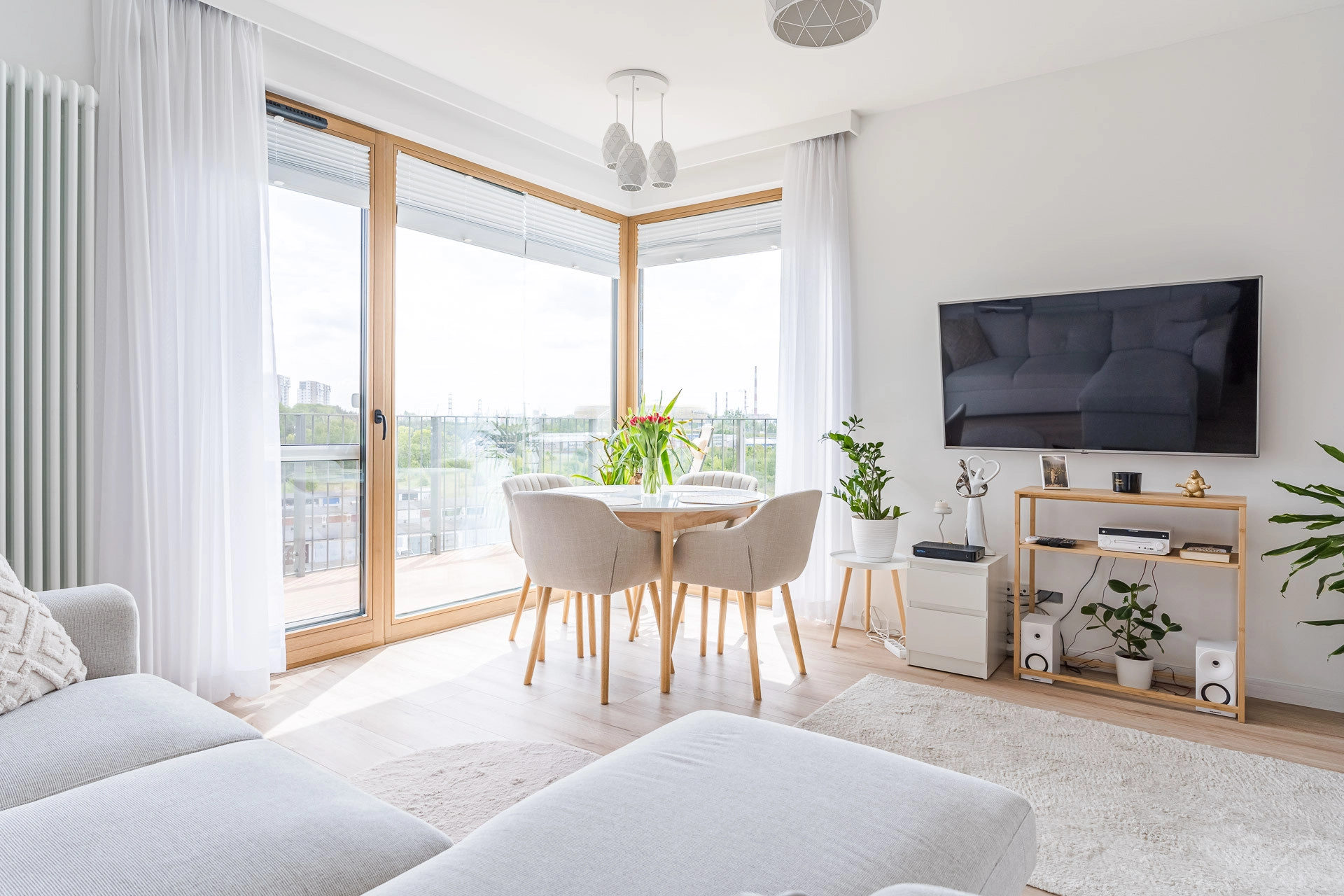 Słoneczny apartament z tarasem 900 metrów od plaży