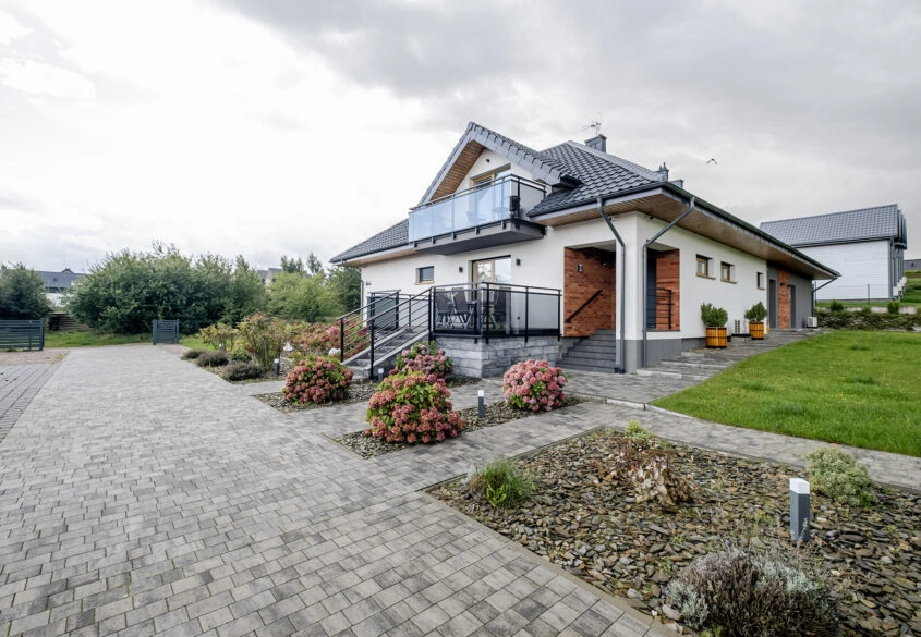 DOM Z DUŻĄ DZIAŁKĄ - INWESTYCJA