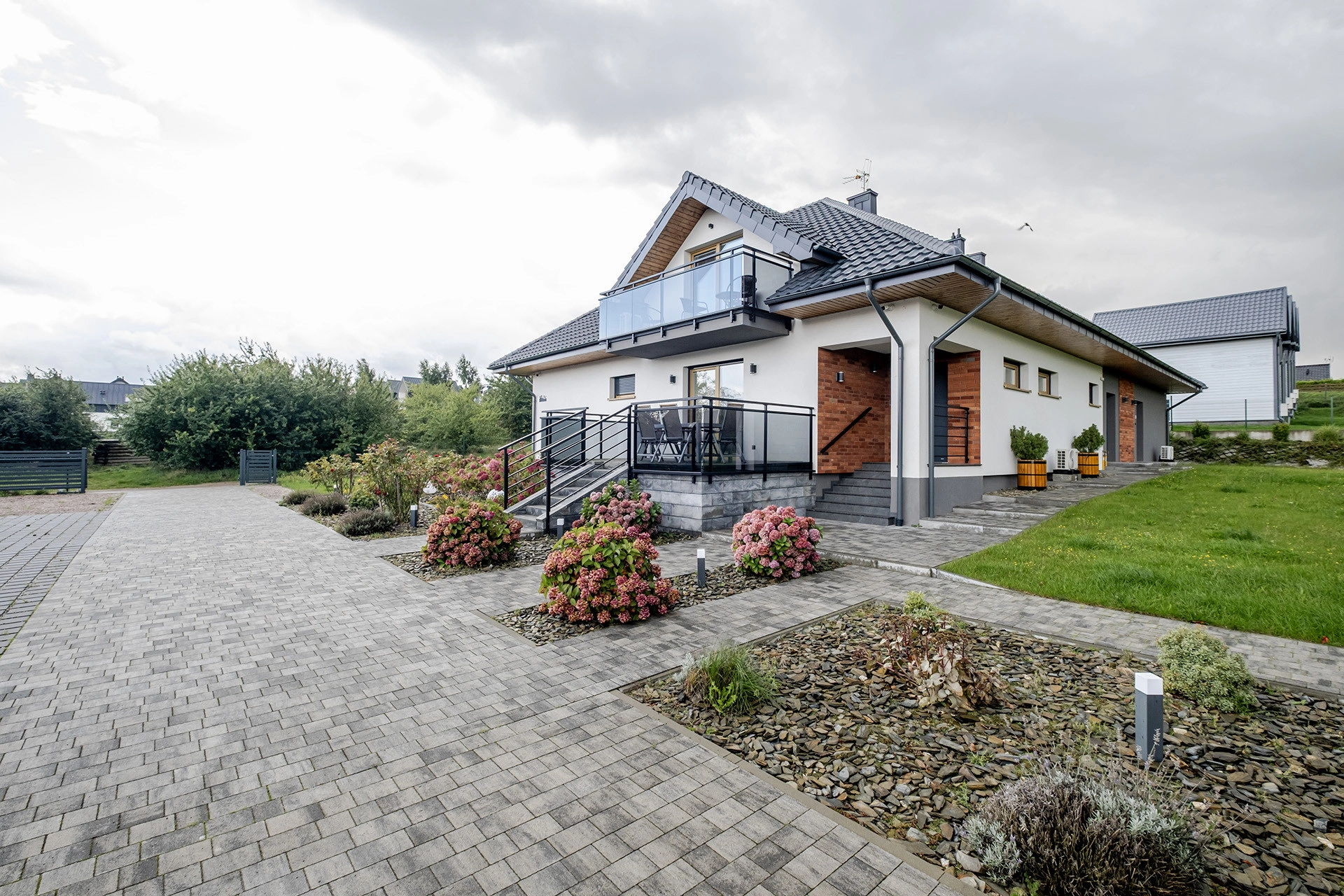 DOM Z DUŻĄ DZIAŁKĄ - INWESTYCJA