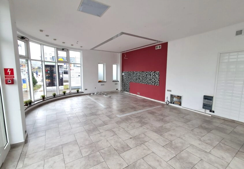 Wiele możliwości , własne miejsca parkingowe