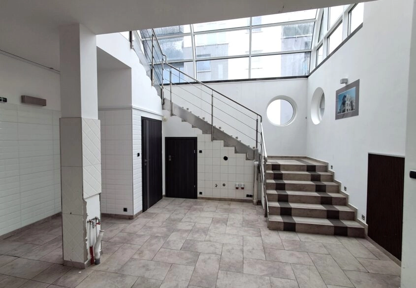 Wiele możliwości , własne miejsca parkingowe