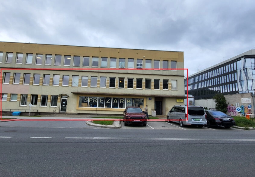 Budynek z lokalami przy ul. Łóżyckiej