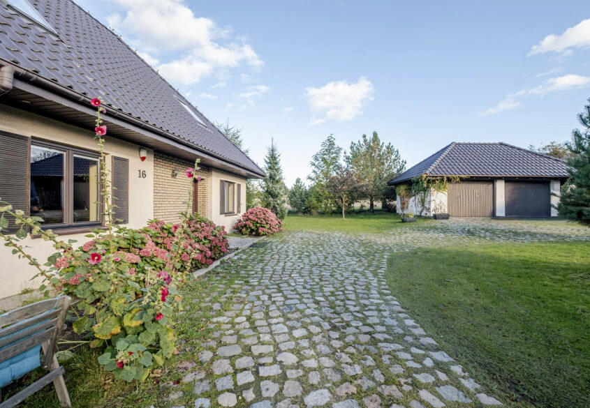 Piękny dom z bardzo dużą działką, spokojna okolica