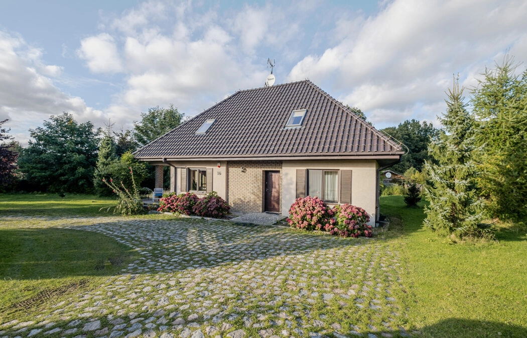 Piękny dom z bardzo dużą działką, spokojna okolica