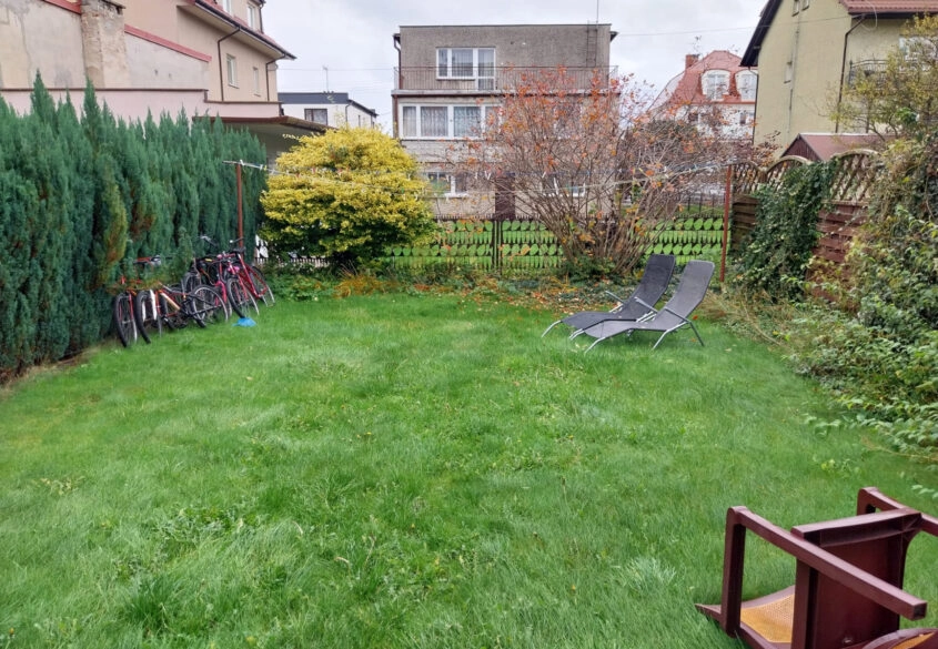 DOM Z 6 NIEZALEŻNYMI APARTAMENTAMI W ŁEBIE