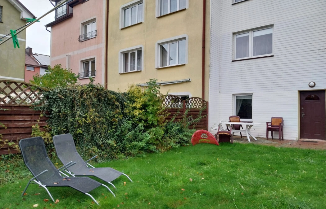 DOM Z 6 NIEZALEŻNYMI APARTAMENTAMI W ŁEBIE