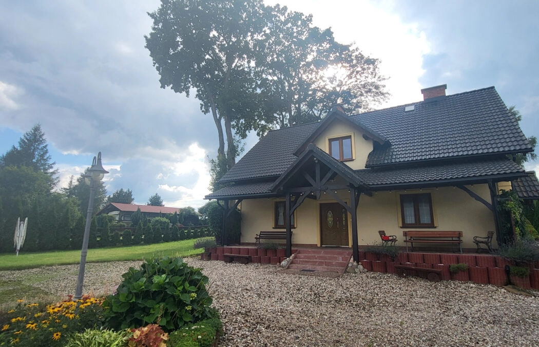 Dom wolnostojący w otulinie kaszubskich lasów