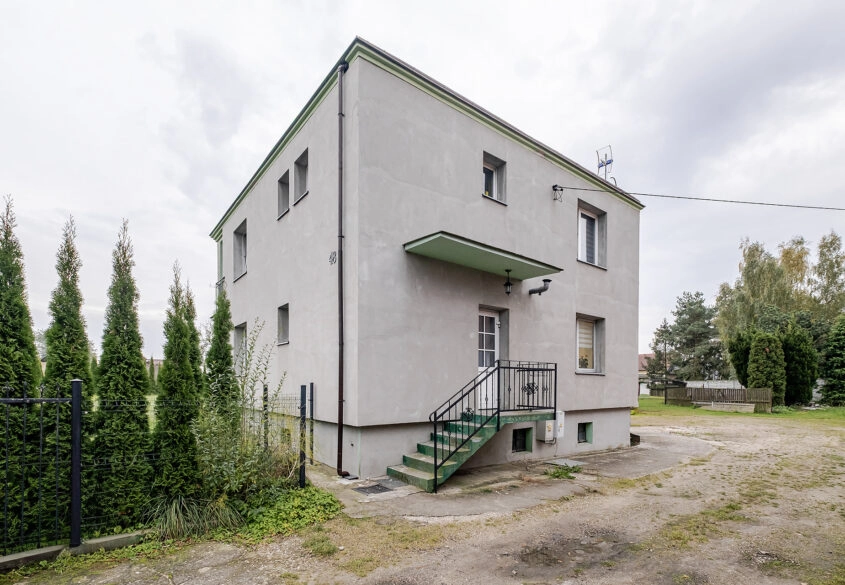 Komfortowy dom z  podziałem na 3 mieszkania – Pszc