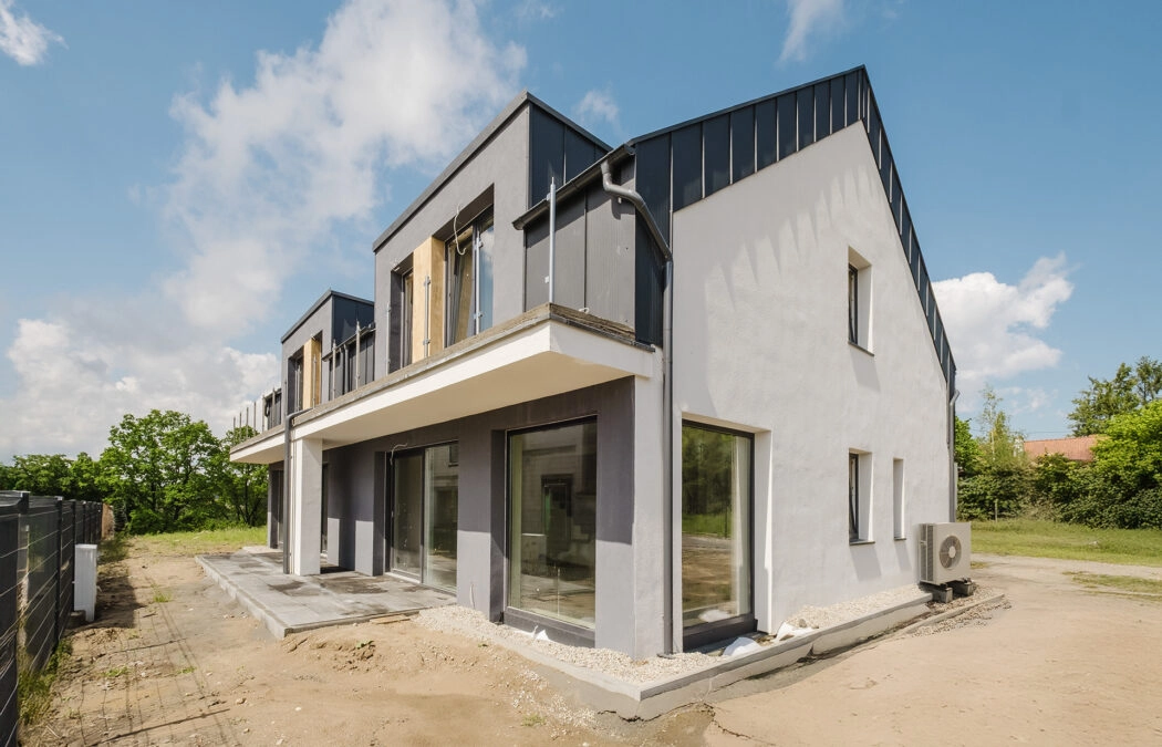 NOWOCZESNY BLIŹNIAK NAD JEZIOREM