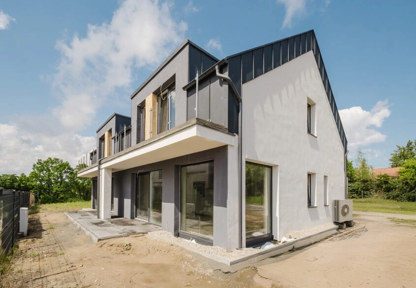 NOWOCZESNY BLIŹNIAK NAD JEZIOREM