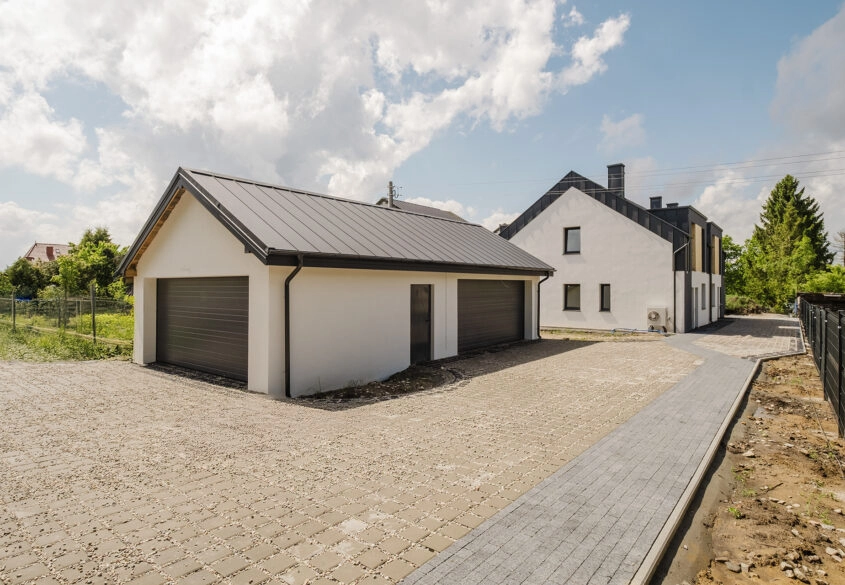 NOWOCZESNY BLIŹNIAK NAD JEZIOREM