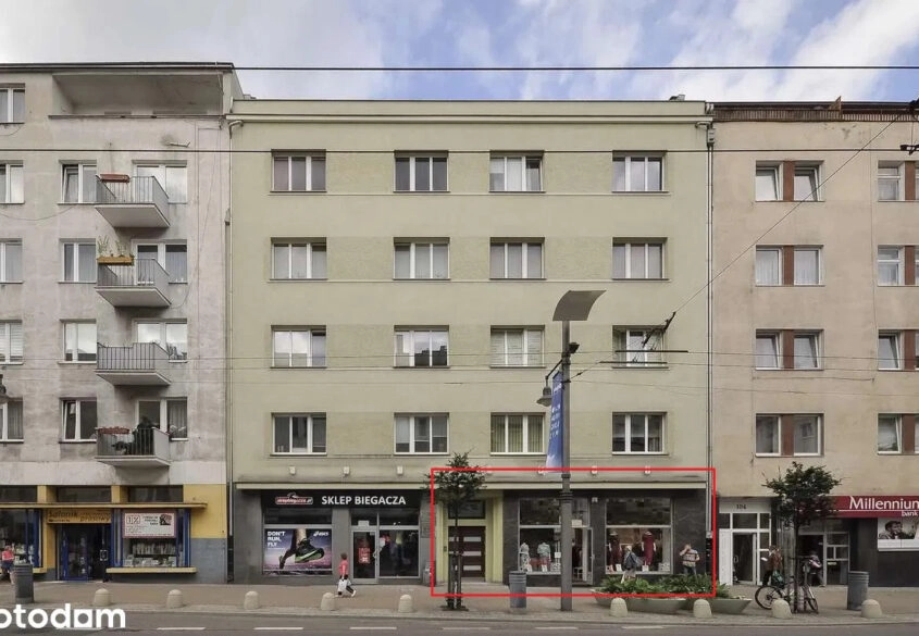 Lokal z witrynami na ul. Świętojańskiej w Gdyni