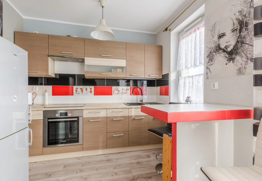 Kawalerka z dużym balkonem i miejscem parkingowym!