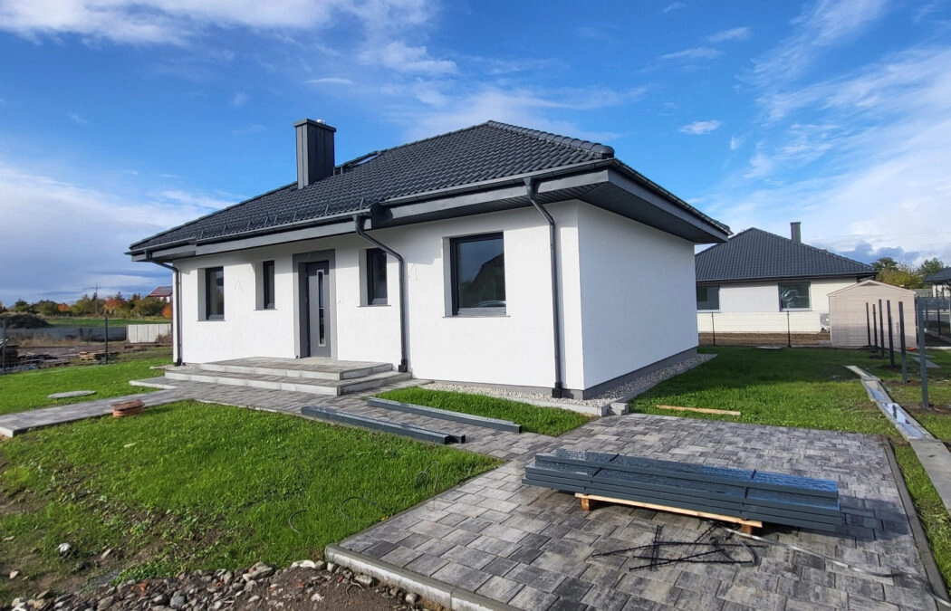 Dom wolnostojący 4 pokojowy z 2025r w Różynach