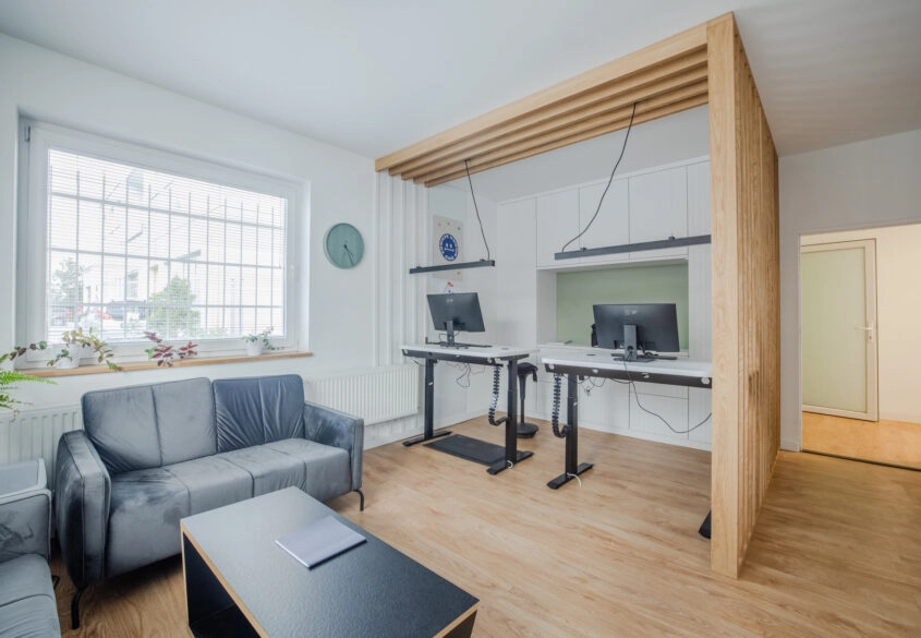 Biuro z wyposażeniem i parkingiem