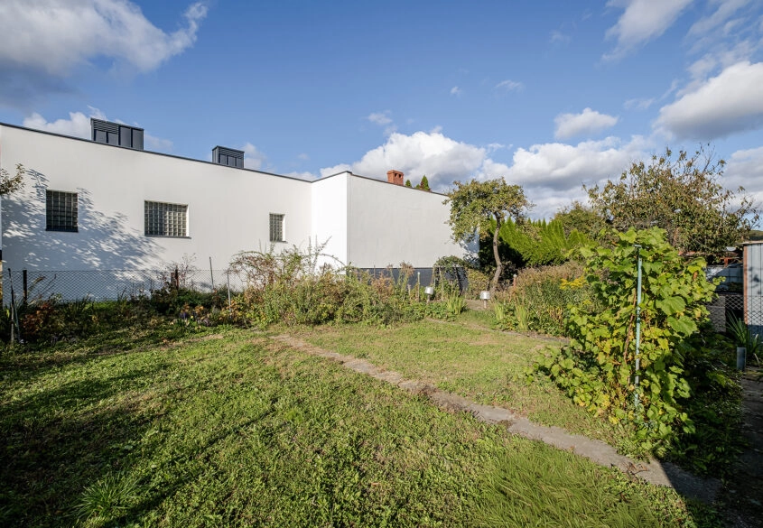 Mieszkanie z garażem i duzym ogródkiem