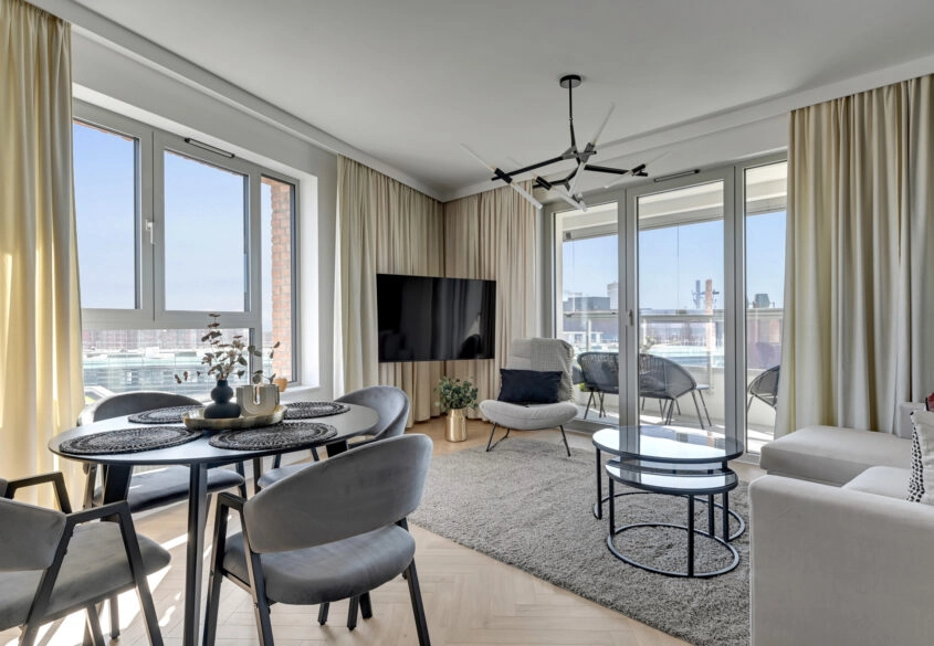 3 pokoje z loggią i halą w centrum miasta!